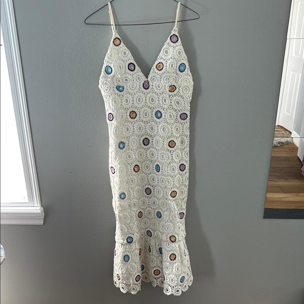 White Sheath Dress with Spaghetti Straps and V-Neck for Cocktail